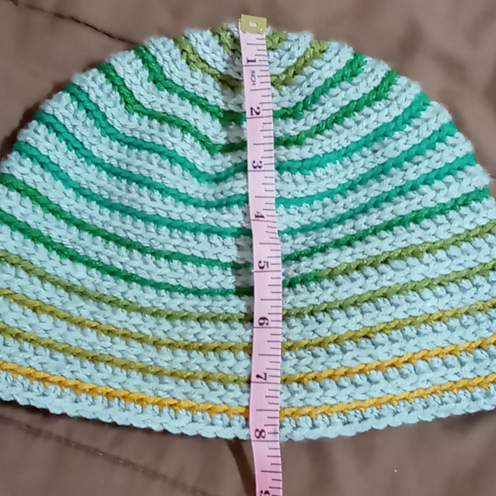 Handcrafted crochet winter beanie green & grey - Picture 4 of 5